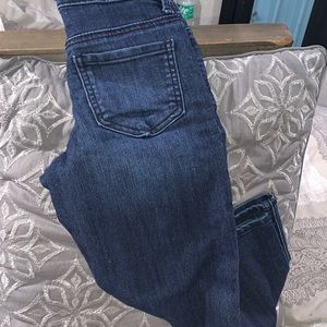 Girls 6/6x Skinny Jeans with adjustable elastic waistband, like new condition.